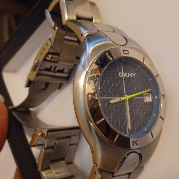 MENS DKNY WATCH - Picture 8 of 8